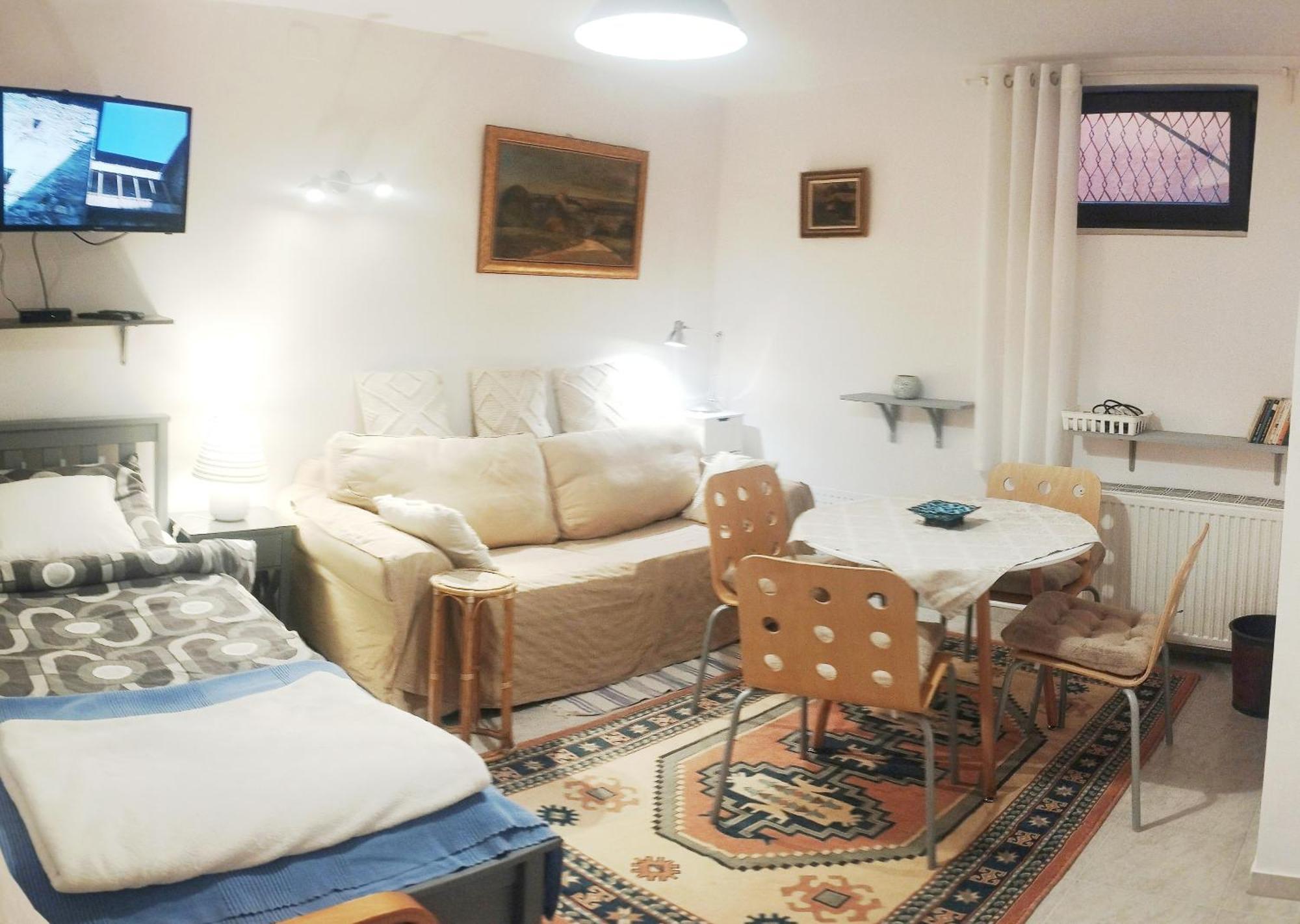 B&B Family Basement Apartment, Breakfast, Free Parking, 5Km From Tulln Chorherrn Экстерьер фото